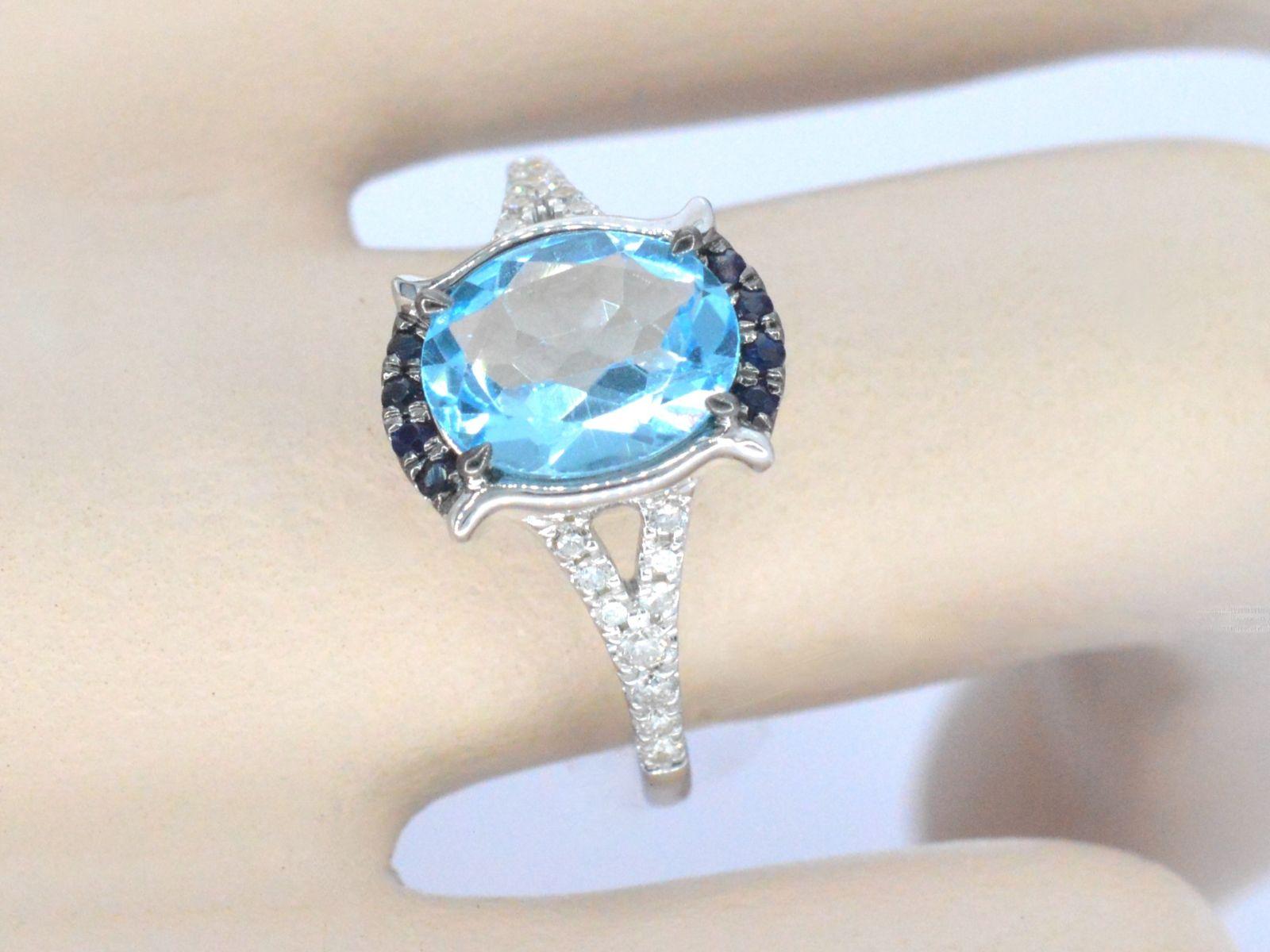 Contemporary White Gold Ring with Diamonds and Beautiful Topaz with Sapphire For Sale