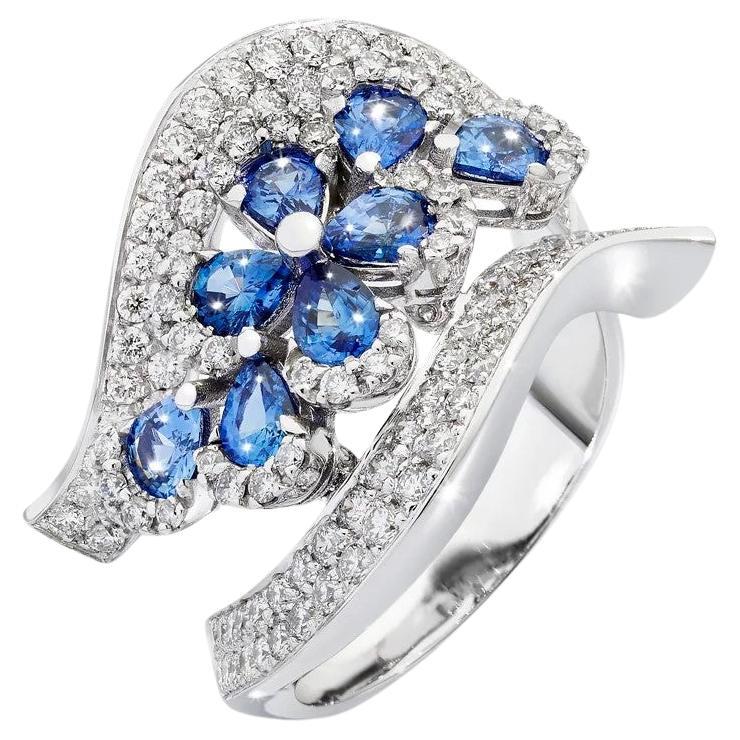 Anello in oro bianco con diamanti e zaffiri blu