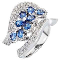Anillo de Oro Blanco con Diamantes y Zafiros Azules