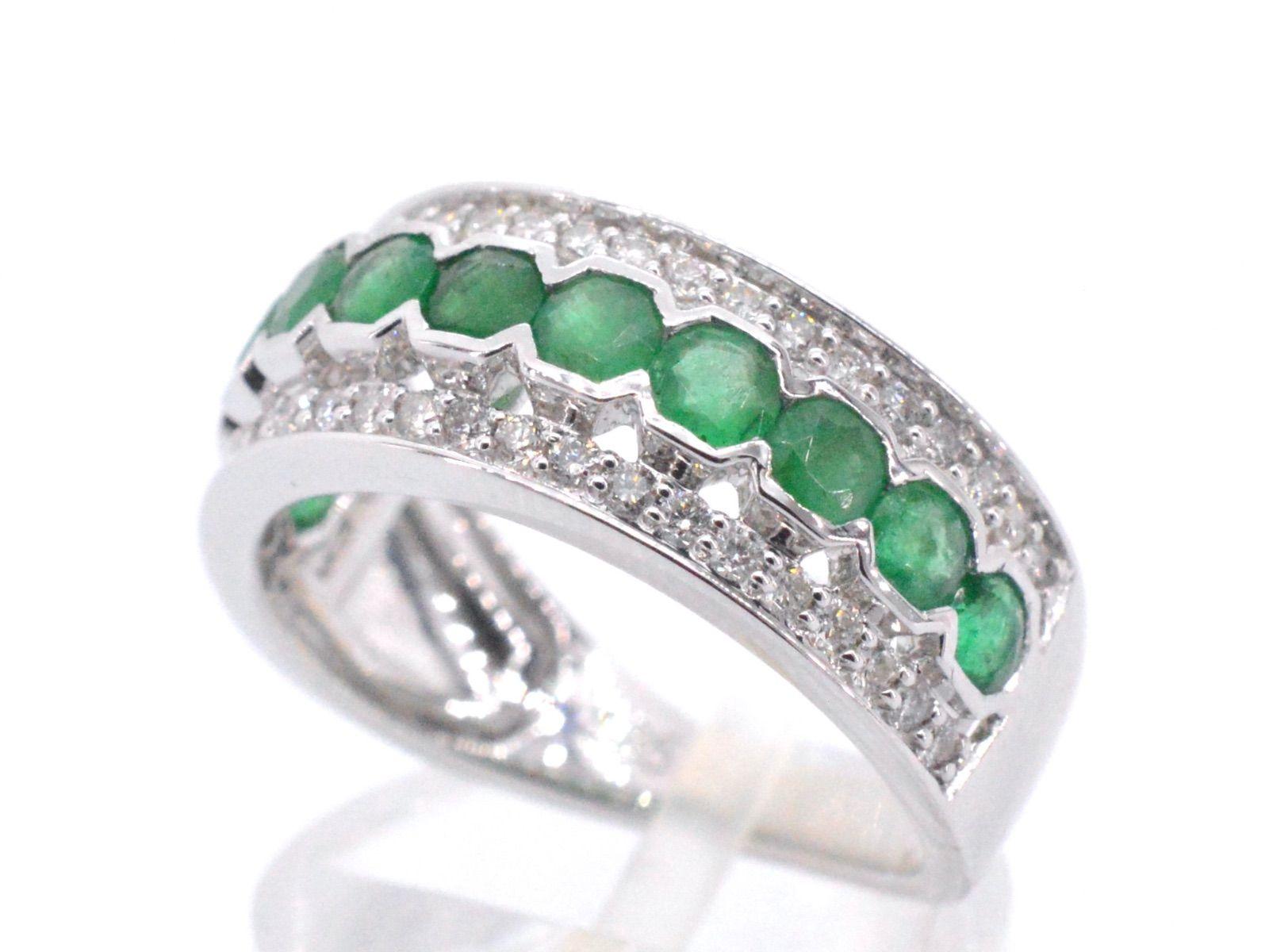 Ring aus Weißgold mit Diamanten und Smaragd (Brillantschliff) im Angebot