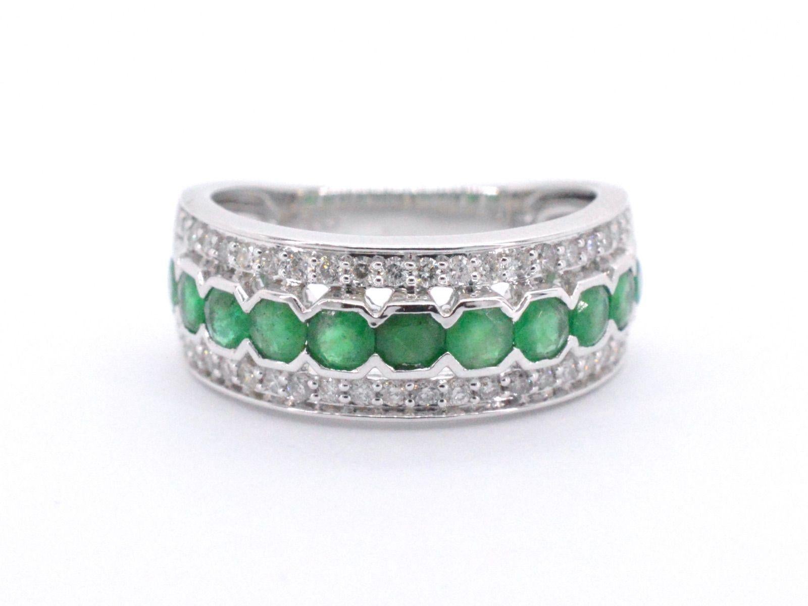 Women's White Gold Ring with Diamonds and Emerald For Sale