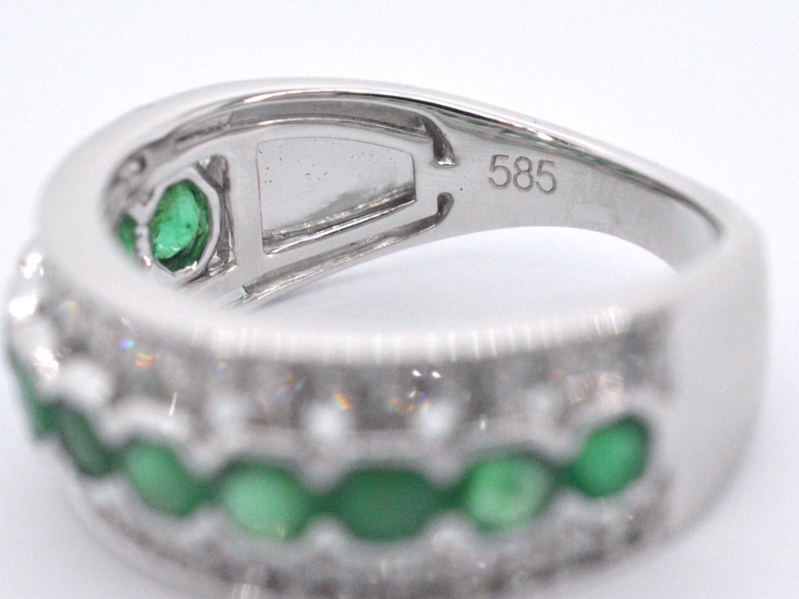 White Gold Ring with Diamonds and Emerald For Sale 1