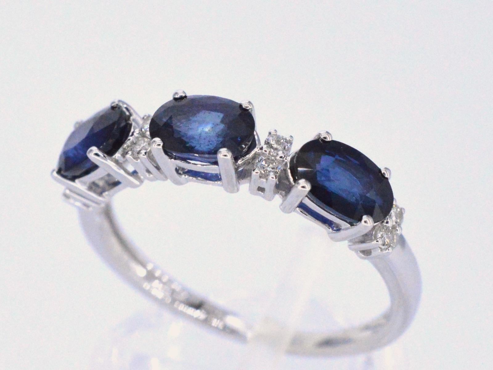 Brilliant Cut White Gold Ring with Diamonds and Sapphire For Sale