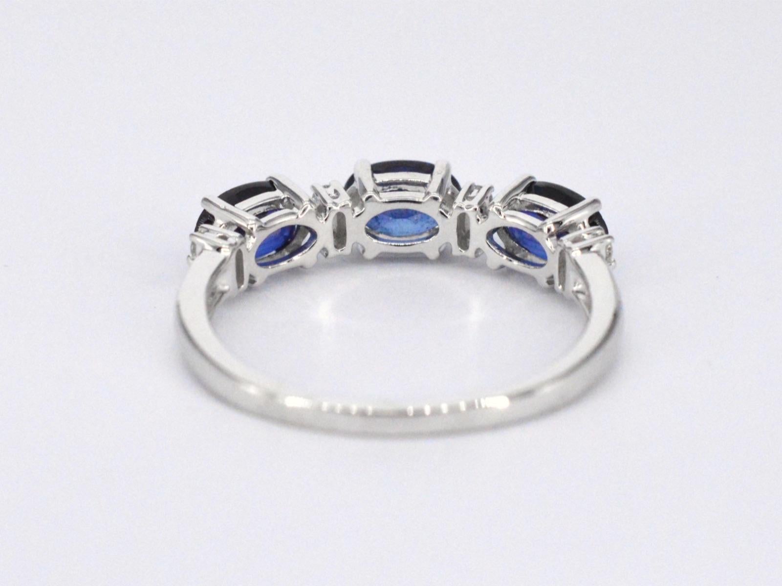 White Gold Ring with Diamonds and Sapphire For Sale 1