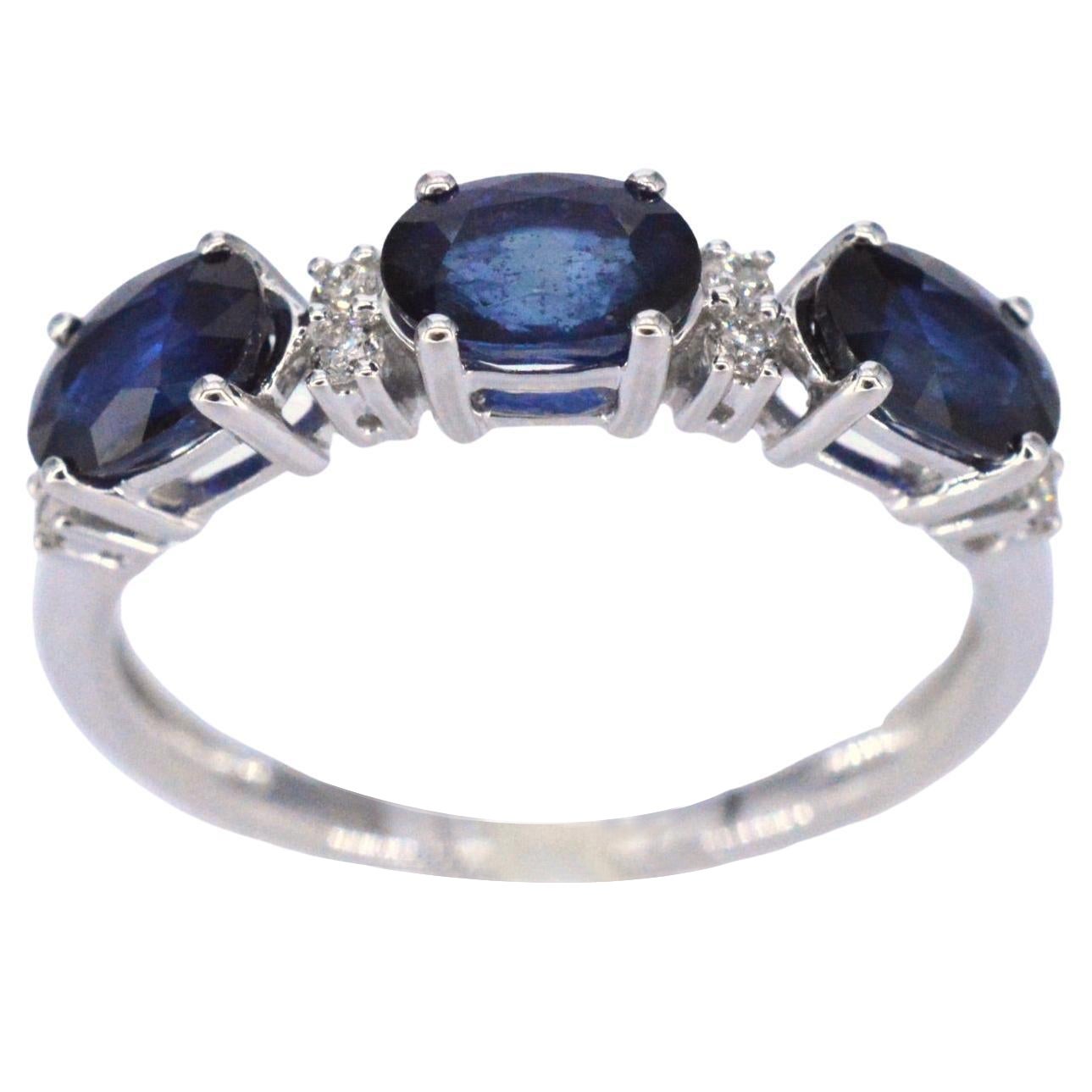 Bague en or blanc avec diamants et saphir