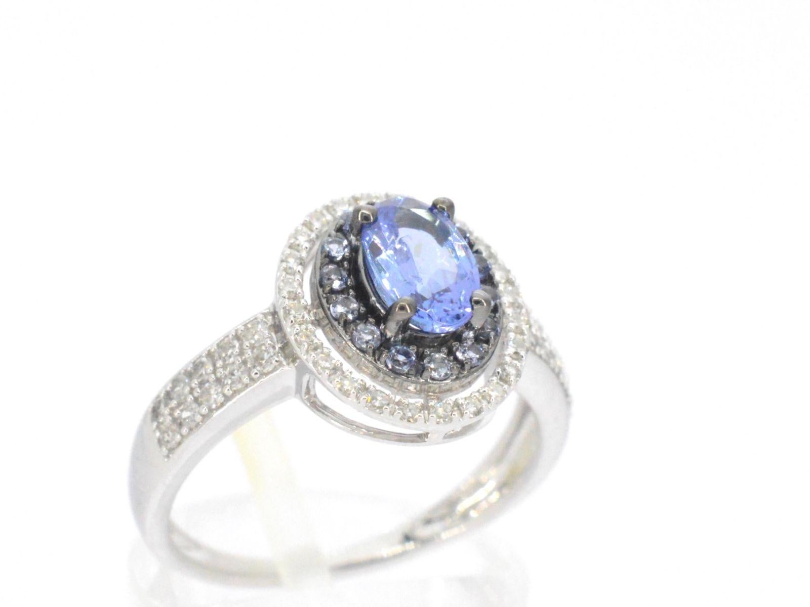 White Gold Ring with Diamonds and Tanzanite In New Condition For Sale In AMSTELVEEN, NH