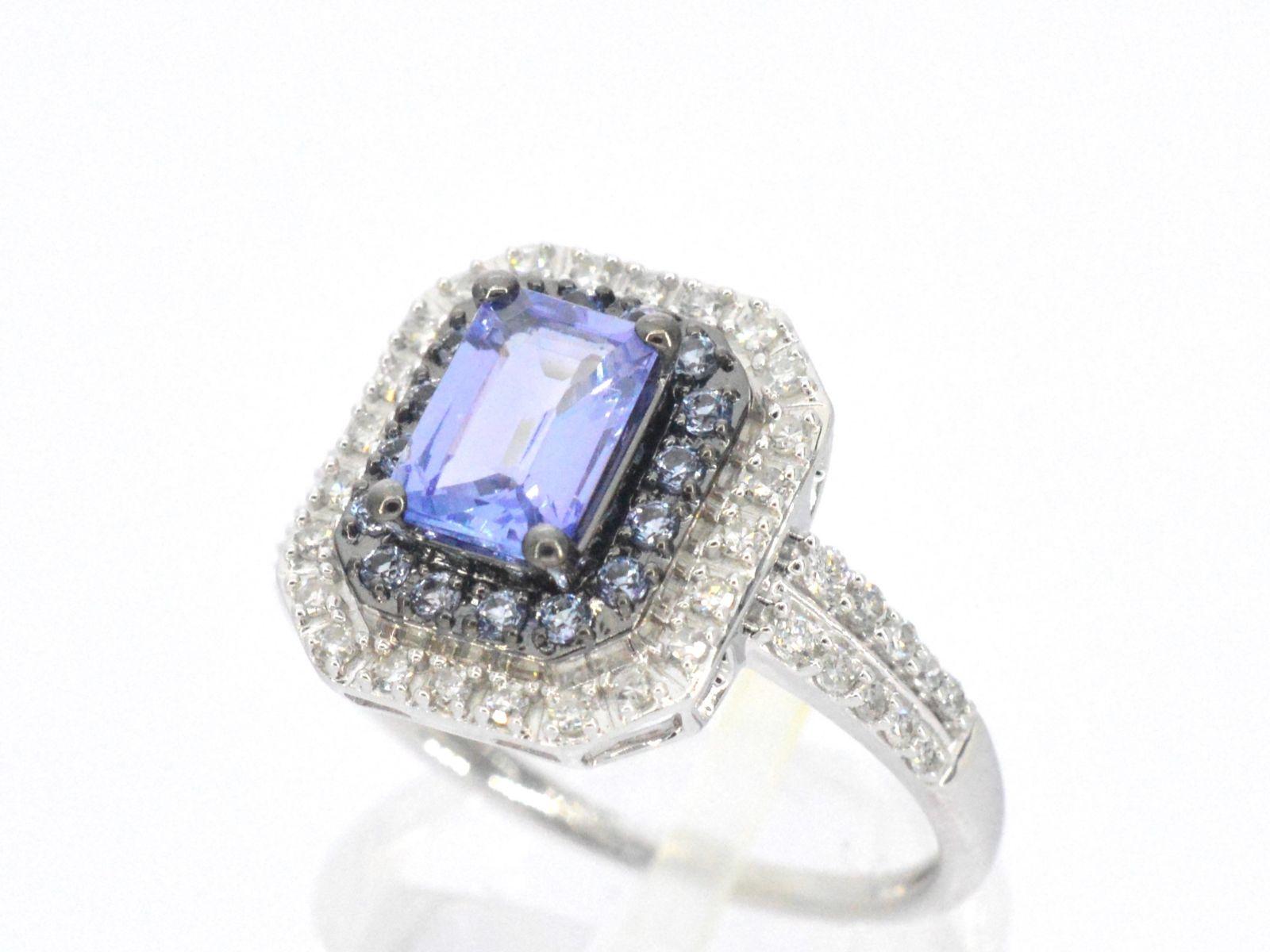 White Gold Ring with Diamonds and Tanzanite For Sale 3