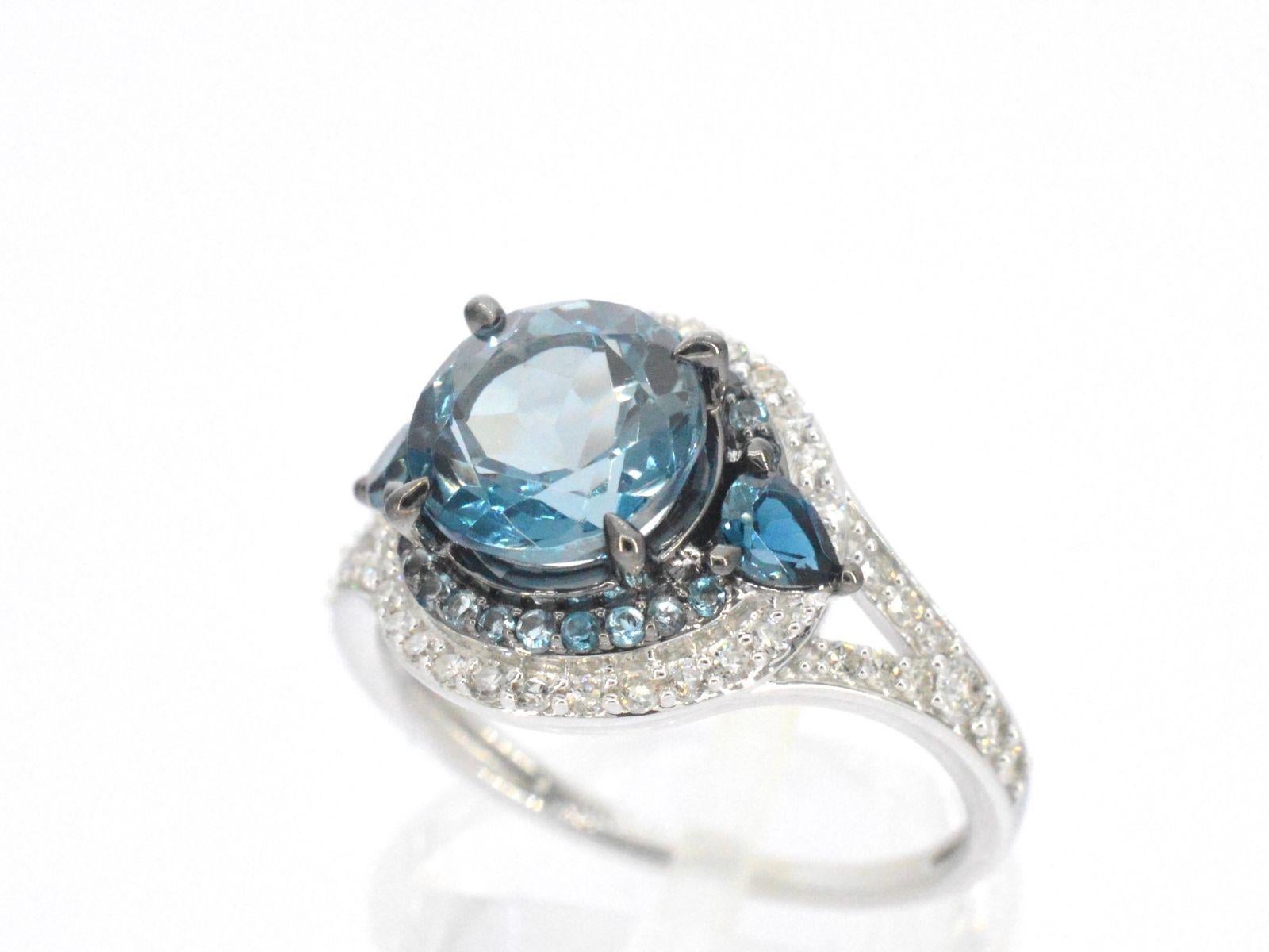 White Gold Ring with Diamonds and Topaz For Sale 4