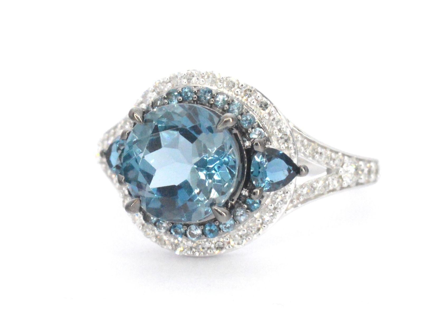 White Gold Ring with Diamonds and Topaz For Sale 1