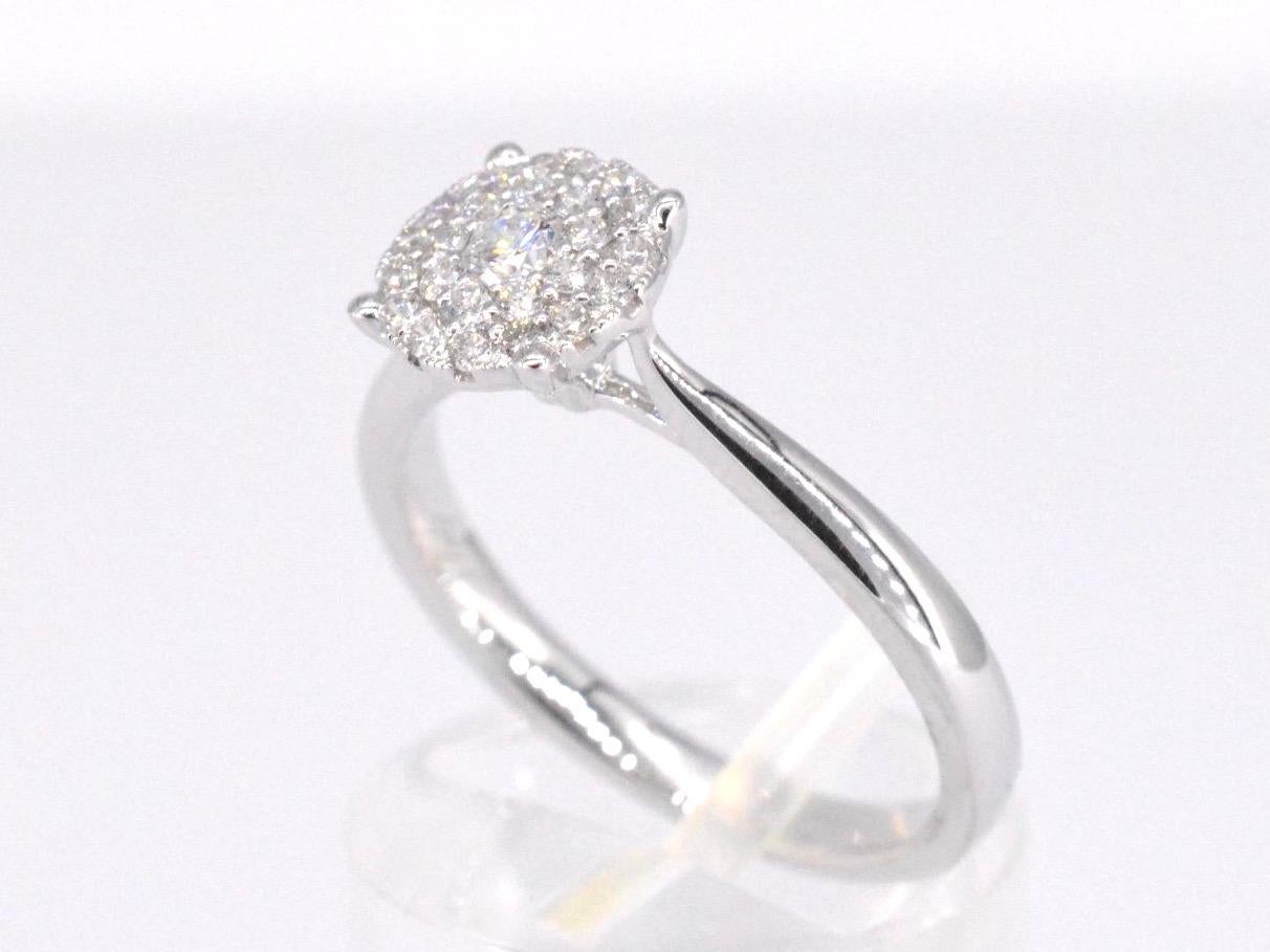 Ring aus Weißgold mit Diamanten (Brillantschliff)