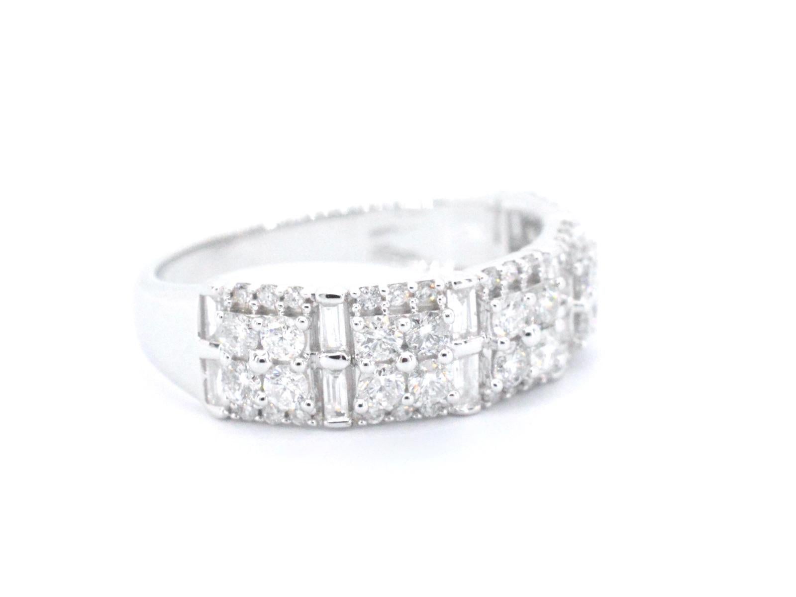Brilliant Cut White Gold Ring with Diamonds For Sale