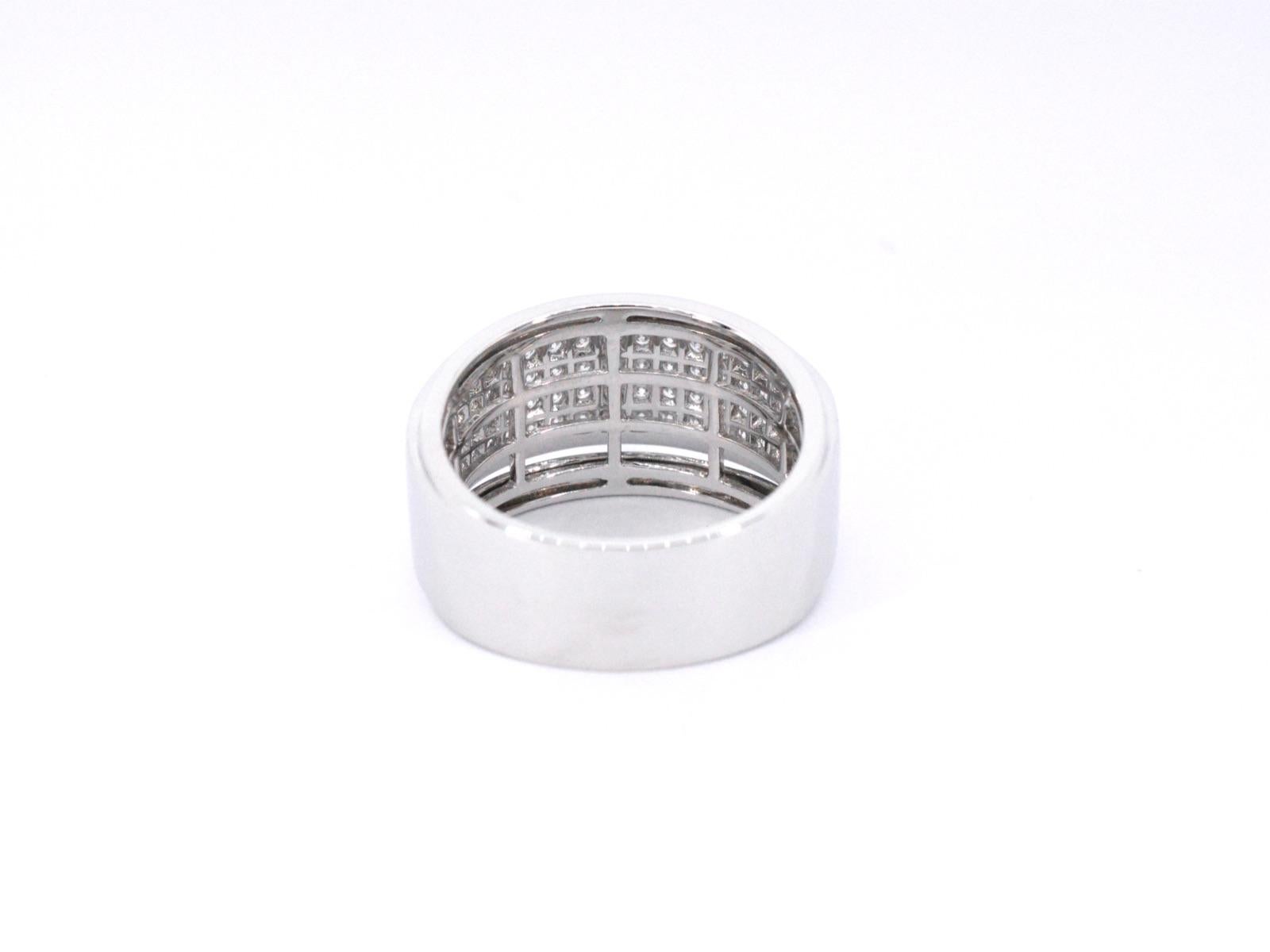Women's White gold ring with diamonds For Sale
