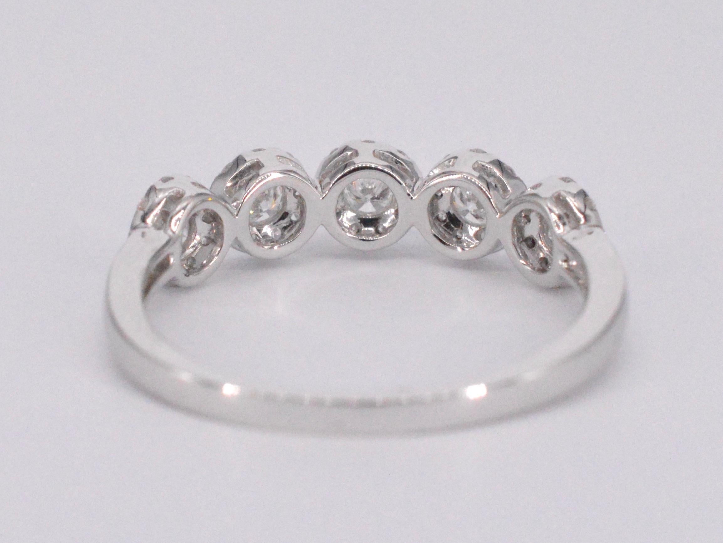 Anello in oro bianco con diamanti in vendita 1