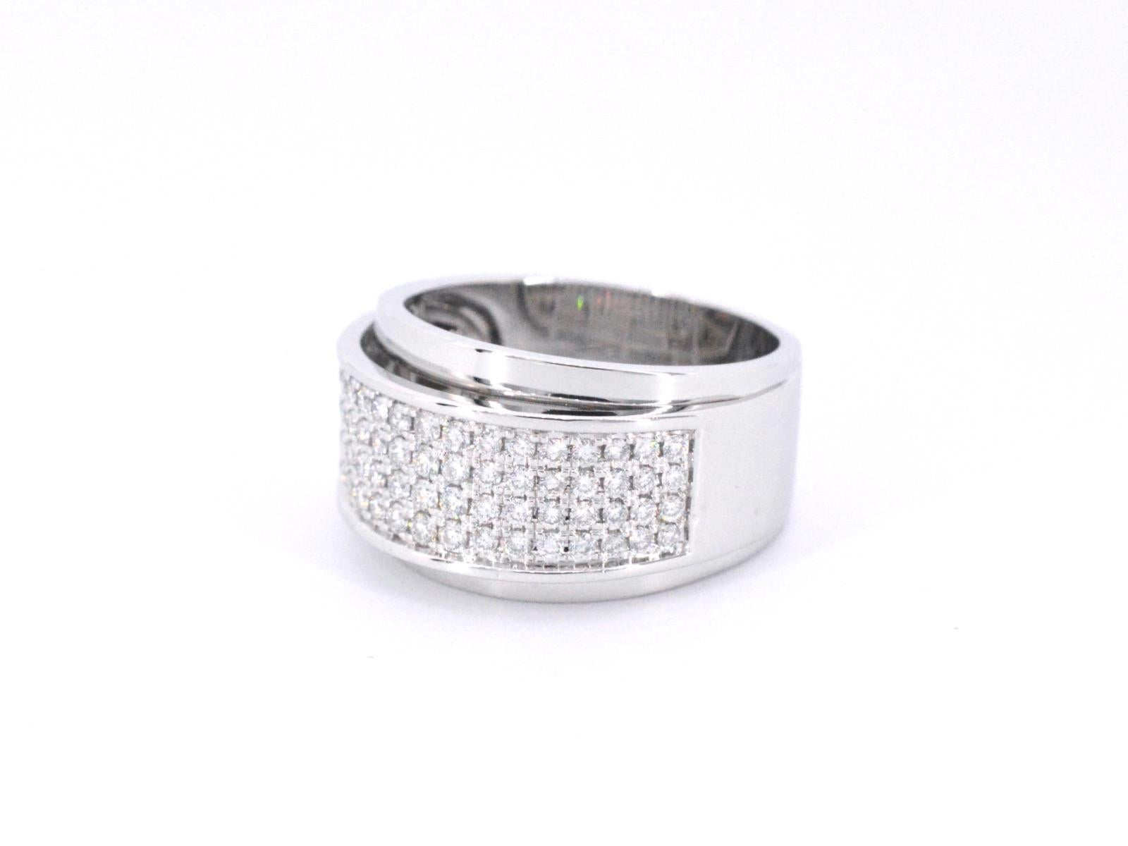 White gold ring with diamonds For Sale 1