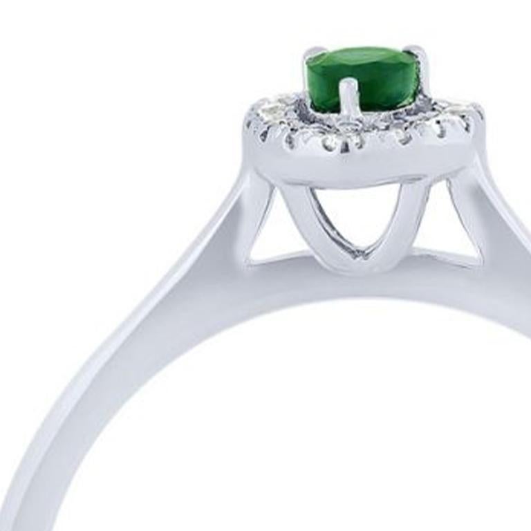 Contemporary White gold ring with emerald For Sale