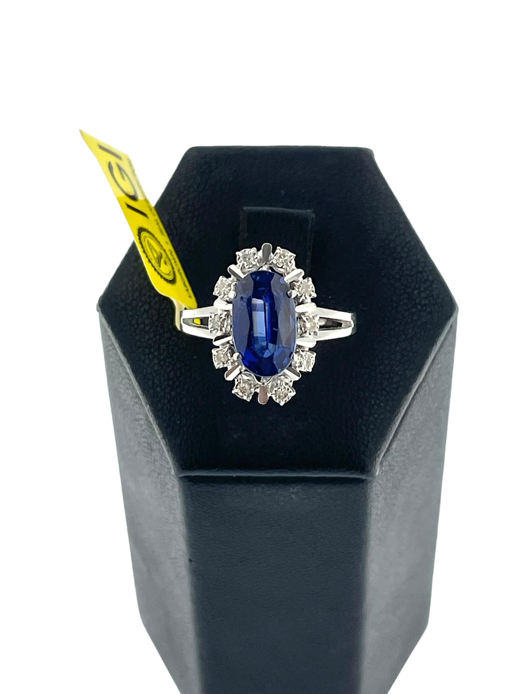 The White Gold Ring with Natural Diamonds and Lab Grown Sapphire is a stunning example of modern elegance and superior craftsmanship. Crafted from 18kt white gold and of French origin, this ring blends contemporary design with traditional