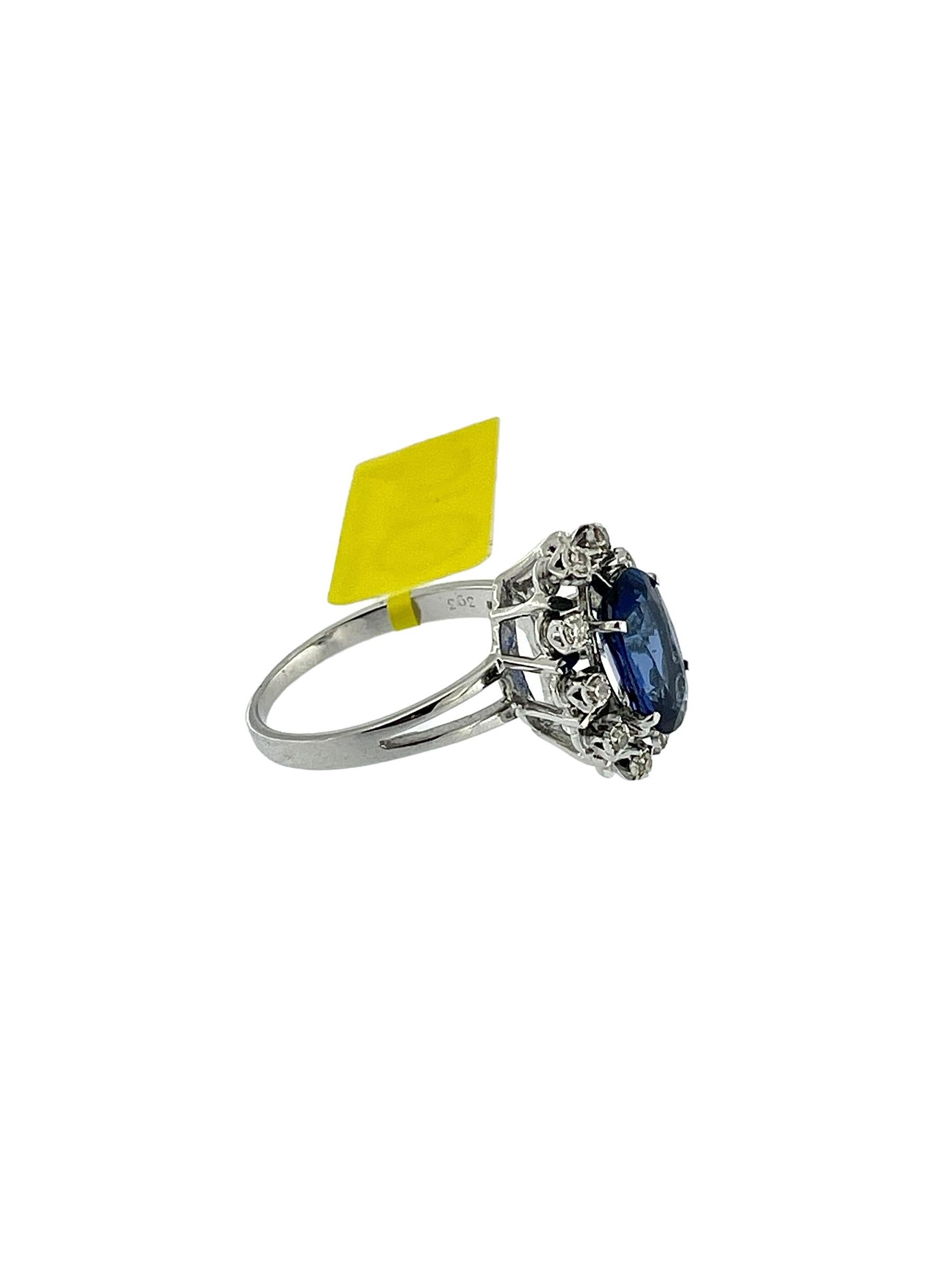 White Gold Ring with Natural Diamonds and Lab Grown Sapphire IGI Certified In Good Condition For Sale In Esch sur Alzette, Esch-sur-Alzette