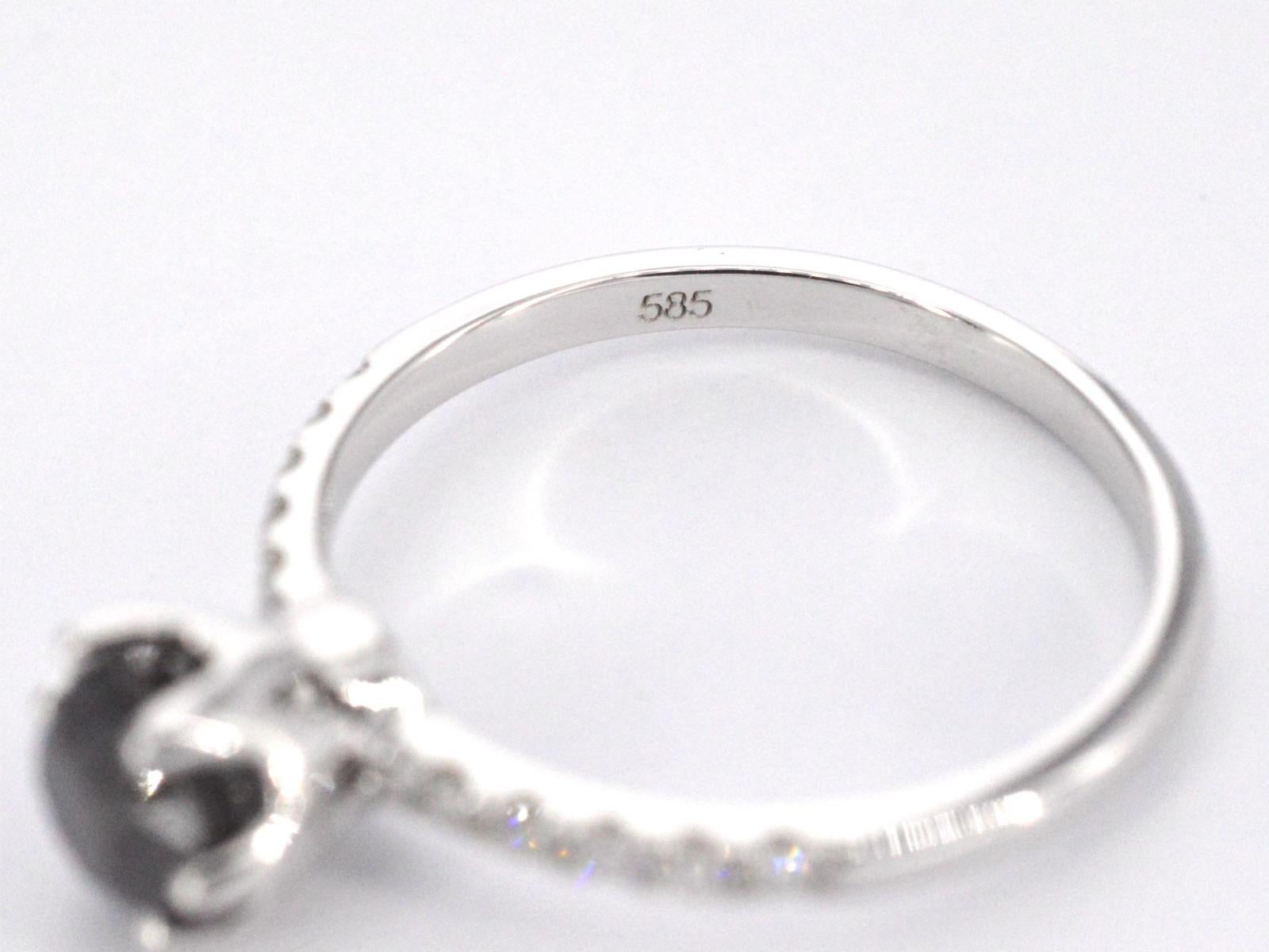 Ring aus Weißgold mit einem schwarzen Diamanten im Brillantschliff und weißen Diamanten im Angebot 4