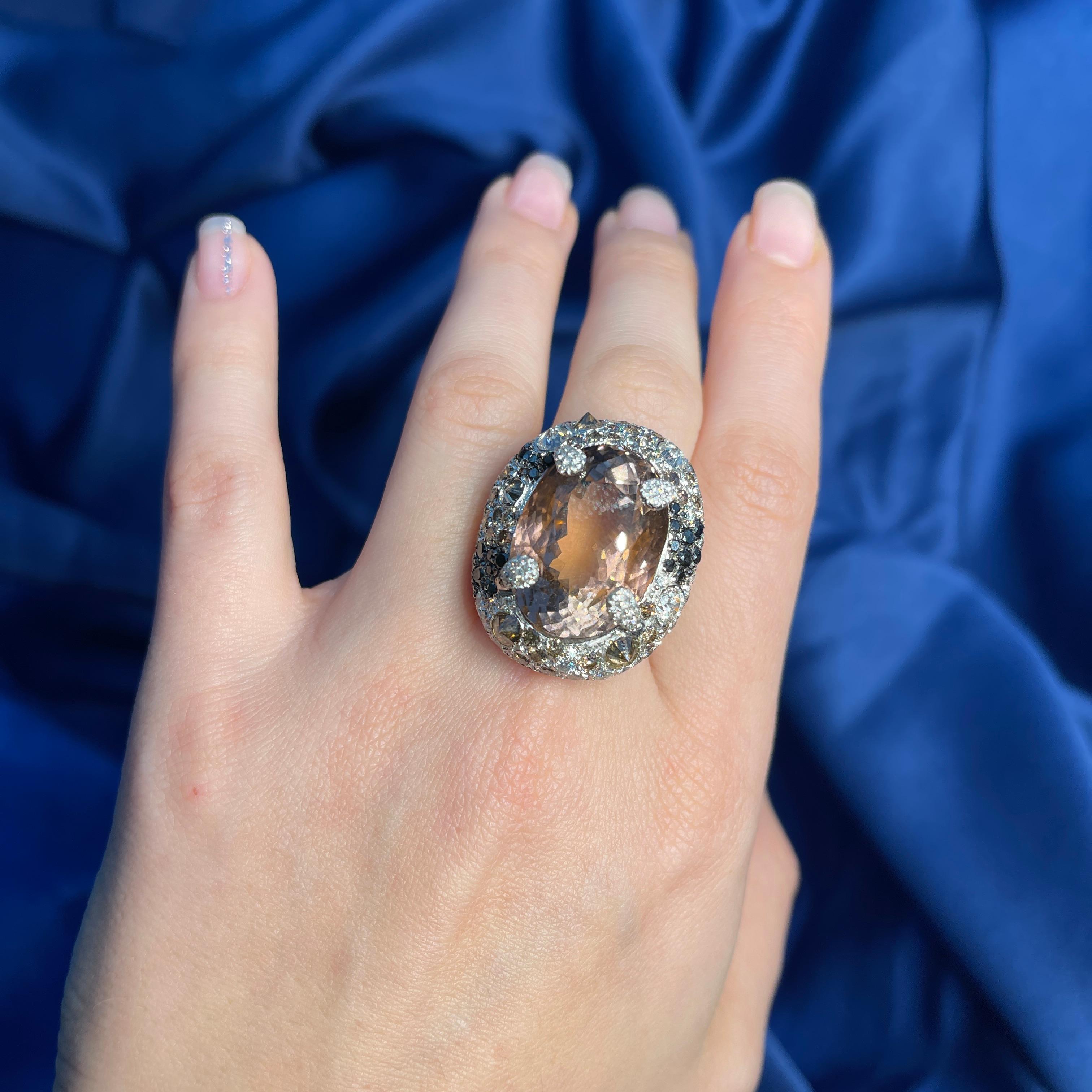 White Gold Ring with Oval-Cut Topaz and Diamond Pavé For Sale 1