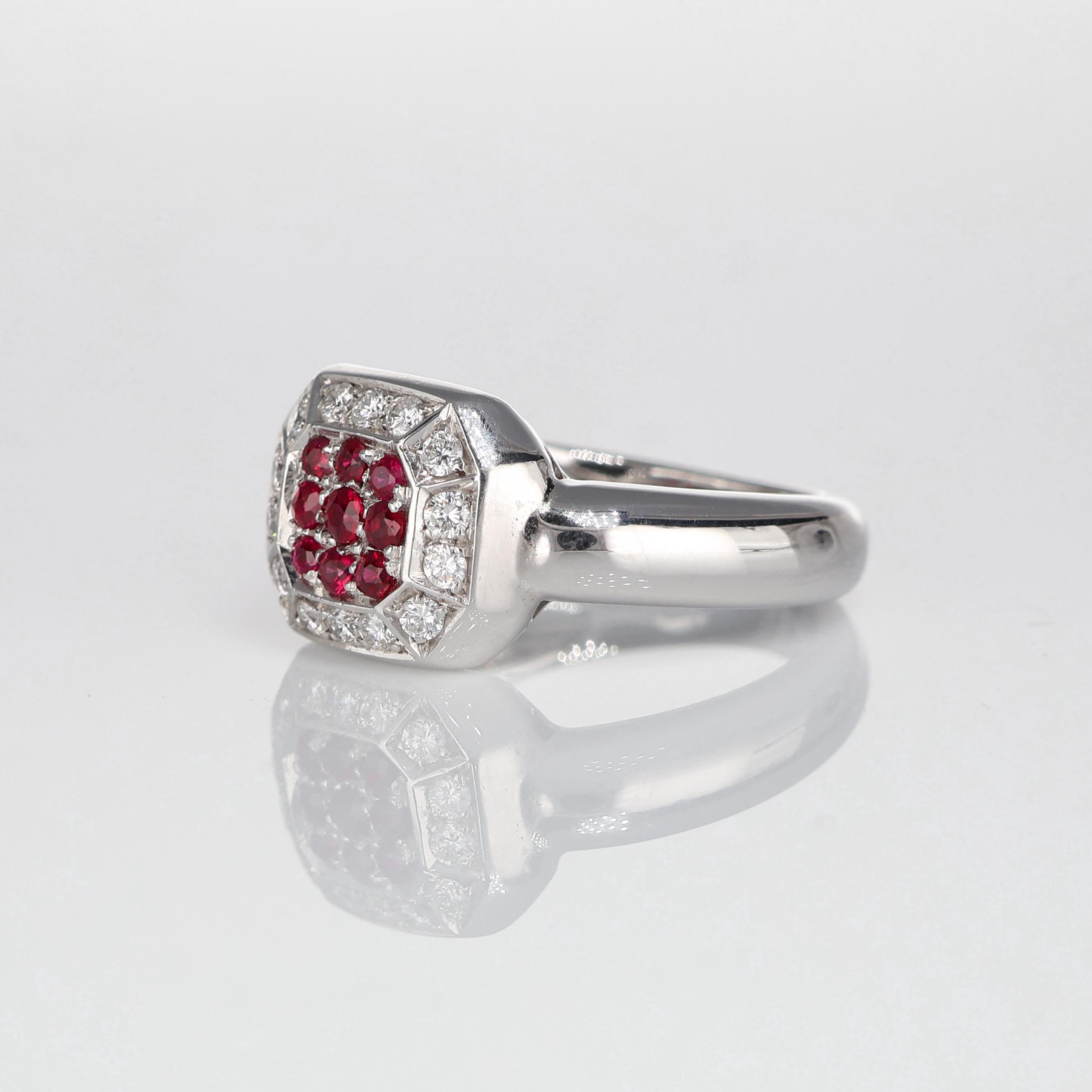 White Gold Ring with Pave Diamonds and Rubies In New Condition For Sale In Bergamo, BG