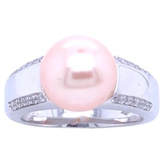 White Gold Ring with Pink Pearl and Diamonds
