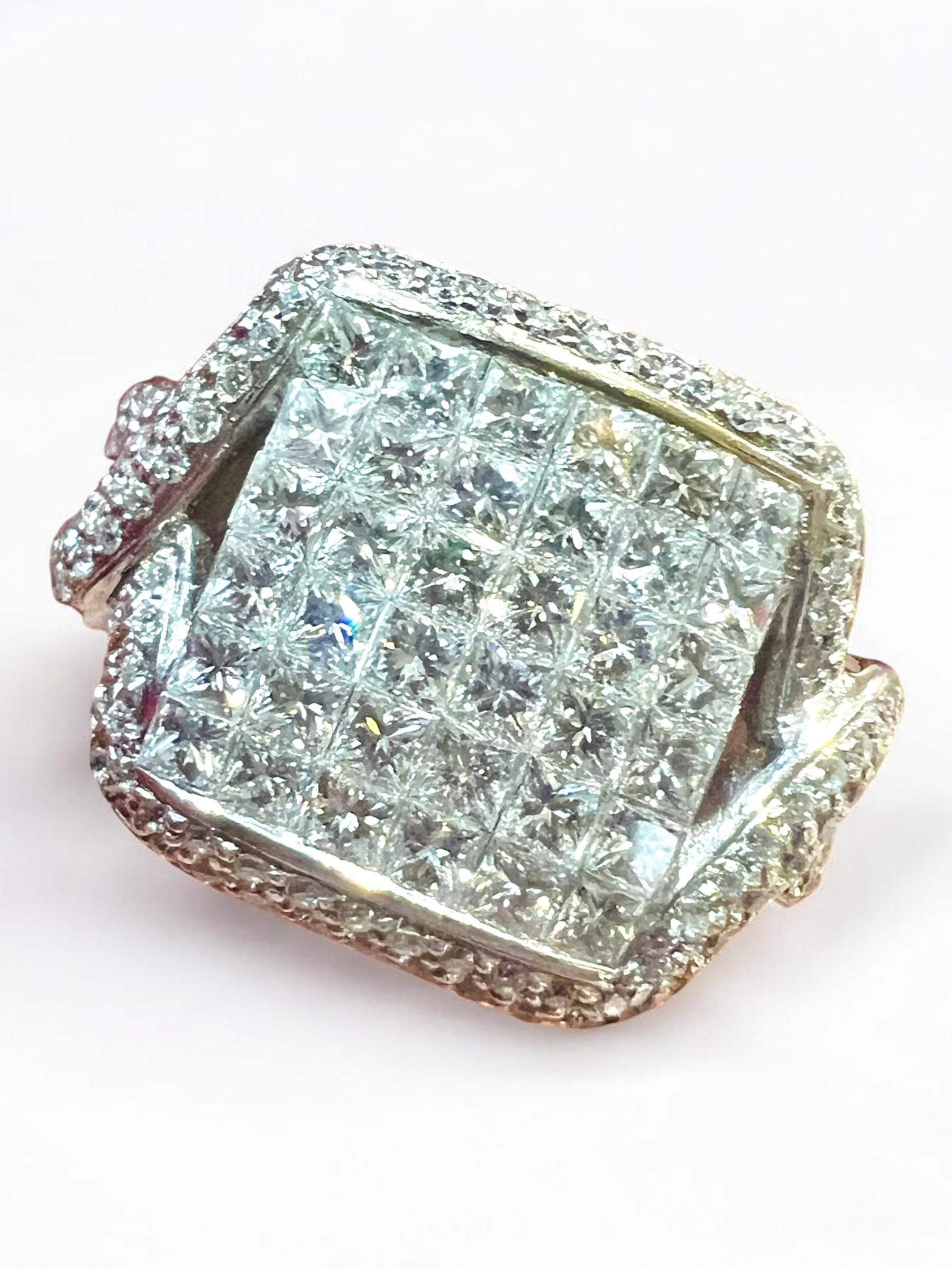 Anillo De Oro Blanco Con Diamantes Princesa Y Pavé De Diamantes en Bueno estado para la venta en SAINT-OUEN-SUR-SEINE, FR