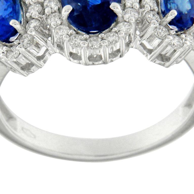 Contemporary White gold ring with sapphires and diamonds For Sale