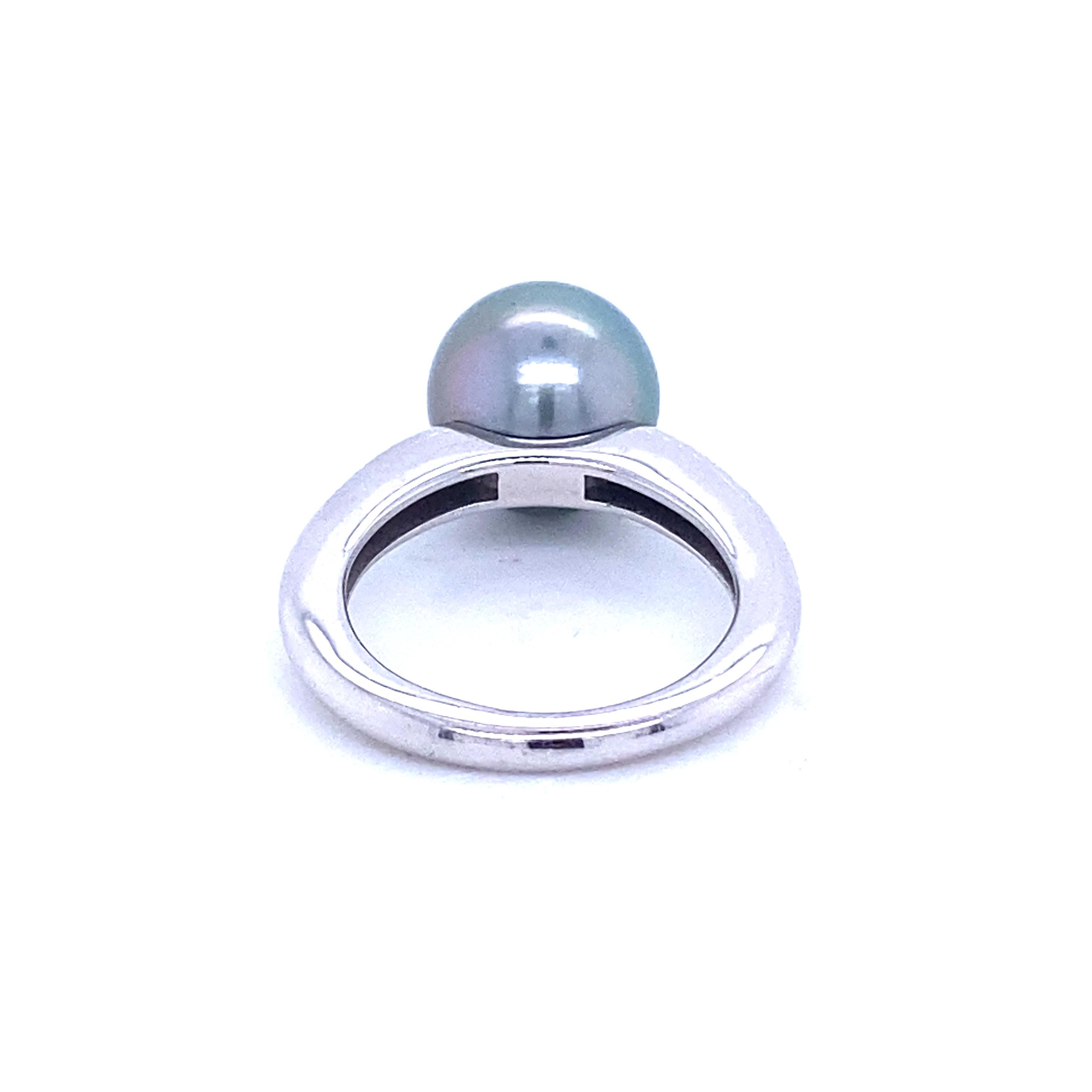 White Gold Ring with Tahiti Pearl and Diamonds In New Condition For Sale In Vannes, FR
