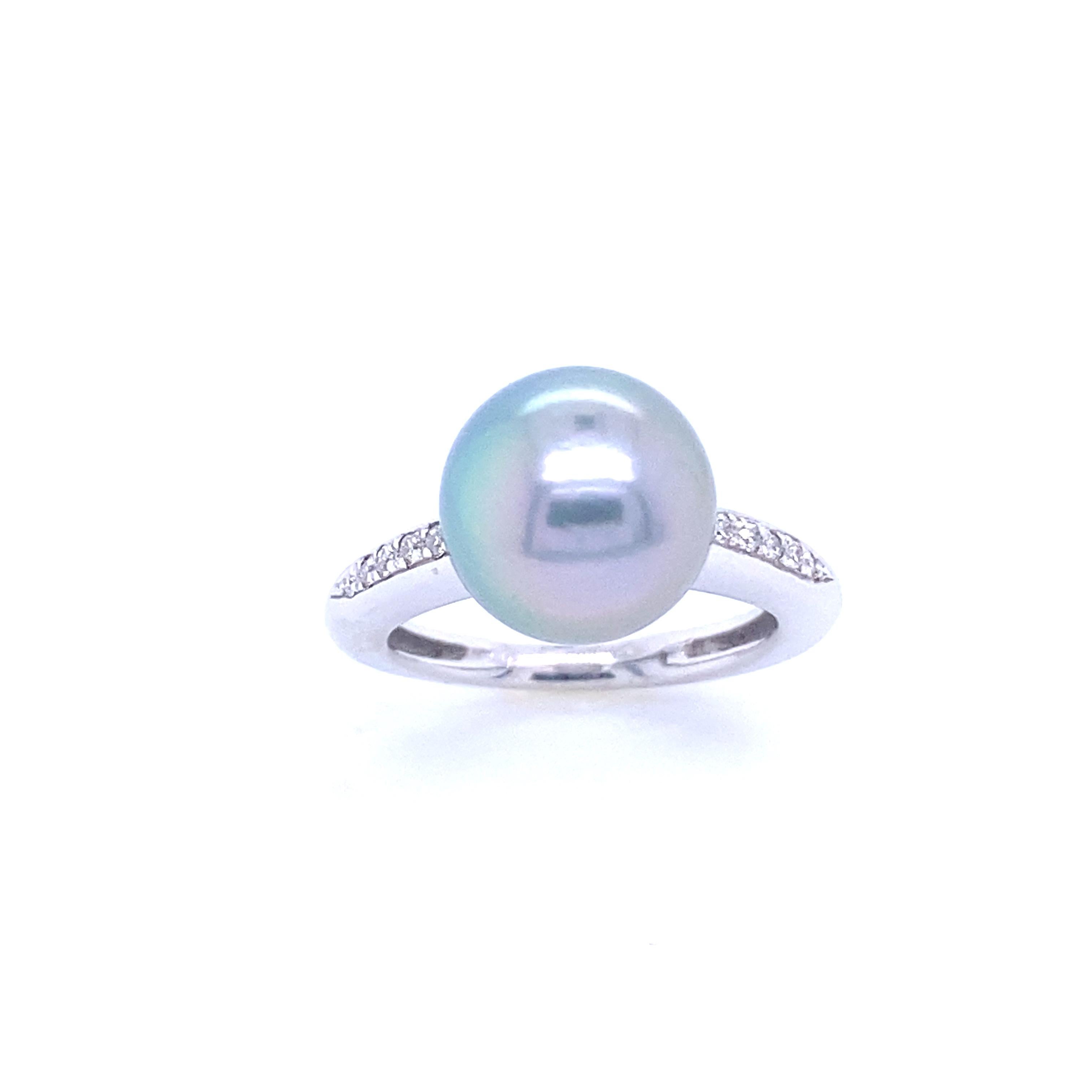 Women's or Men's White Gold Ring with Tahiti Pearl and Diamonds For Sale