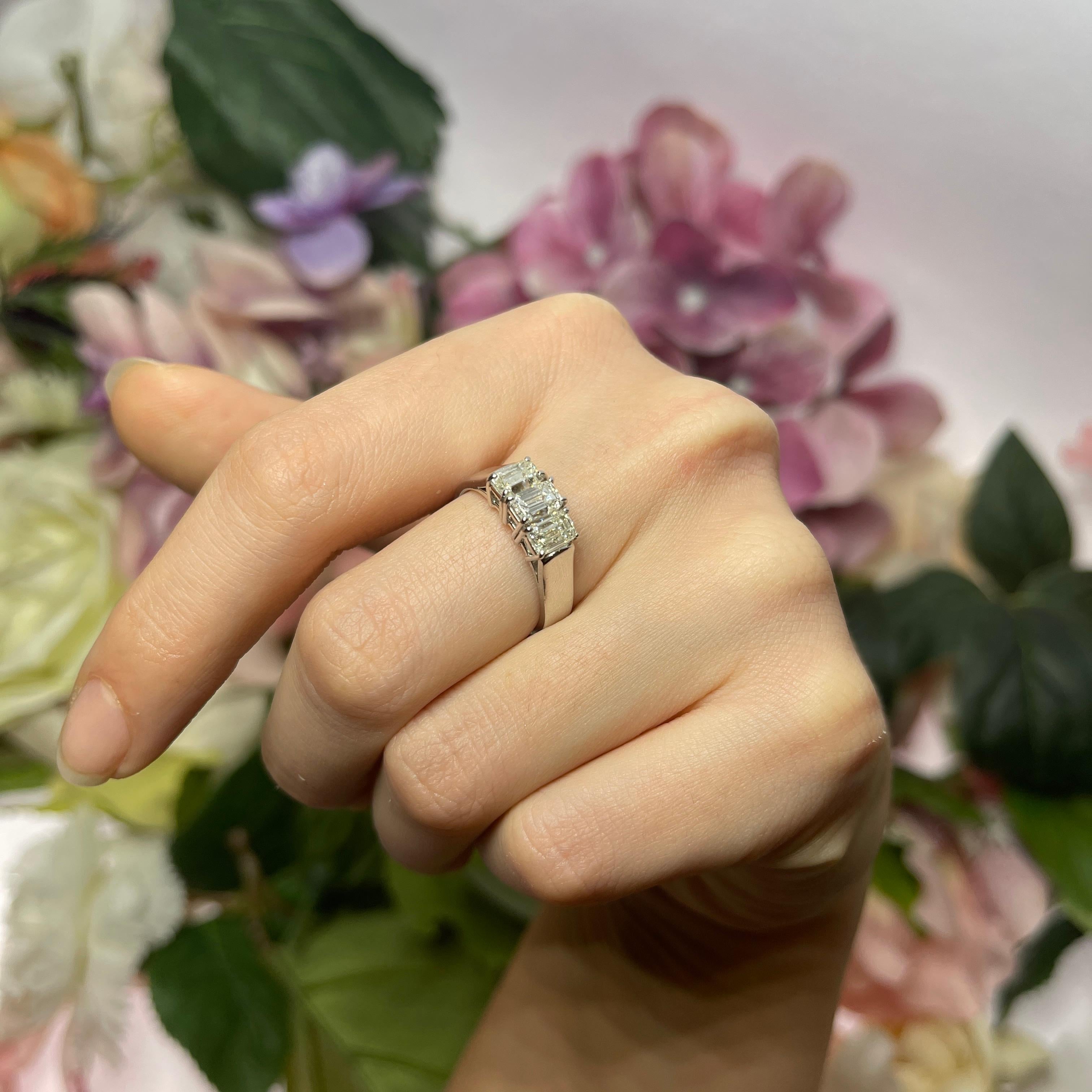White Gold Ring with Three Emerald-Cut Diamonds For Sale 3