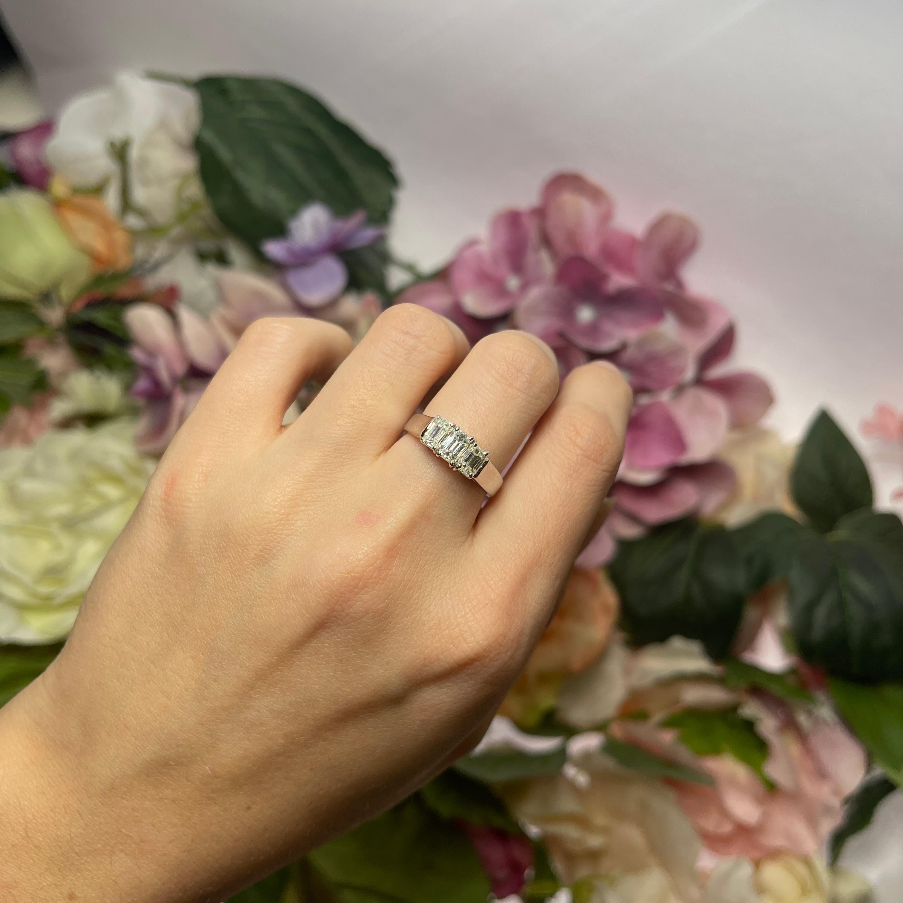 White Gold Ring with Three Emerald-Cut Diamonds For Sale 4