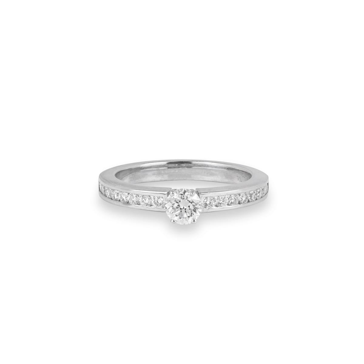 Contemporary White Gold Round Brilliant Cut Diamond Ring 0.39ct H/VS2 For Sale