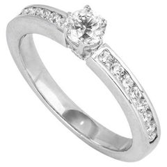 Ring aus Weißgold mit rundem Diamanten im Brillantschliff 0,39 Karat H/VS2
