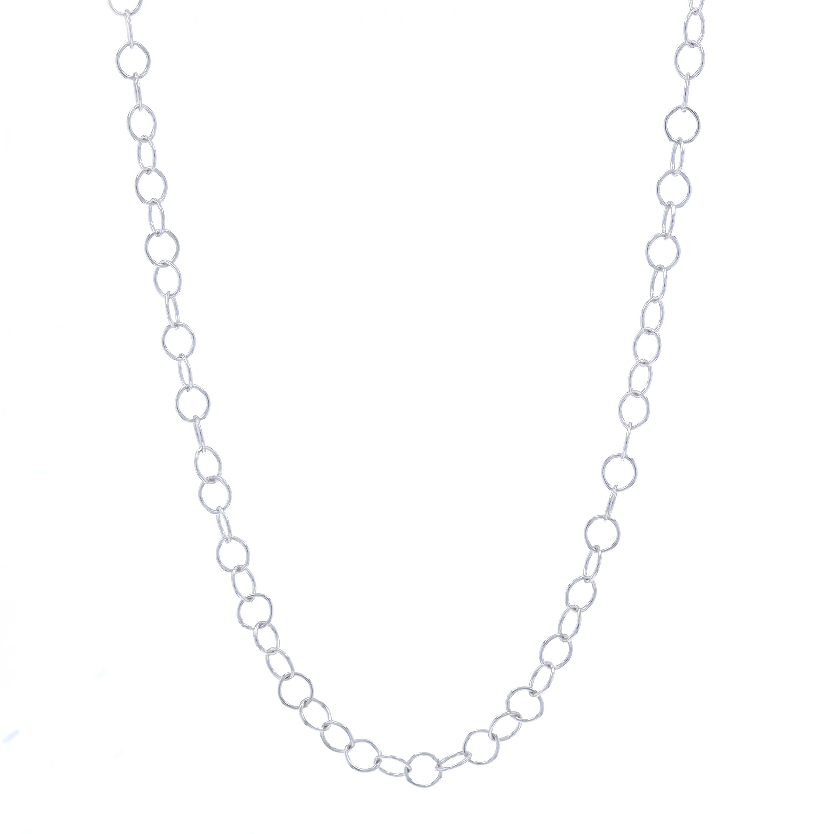 Metall Inhalt: 14k Weißgold

Kette Stil: Rundes Glied
Halskette Stil: Kette
Verschluss-Typ: Karabinerhakenverschluss

Messungen

Länge: 16 3/4