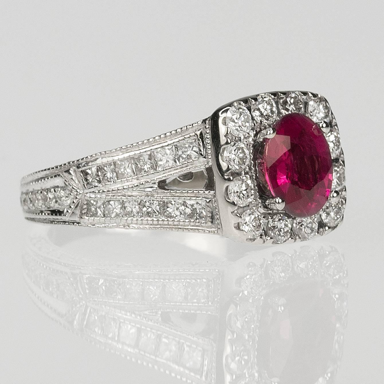 Ring aus Weißgold mit Rubin und Diamanten von Neil Lane im Zustand „Hervorragend“ im Angebot in Sarasota, FL