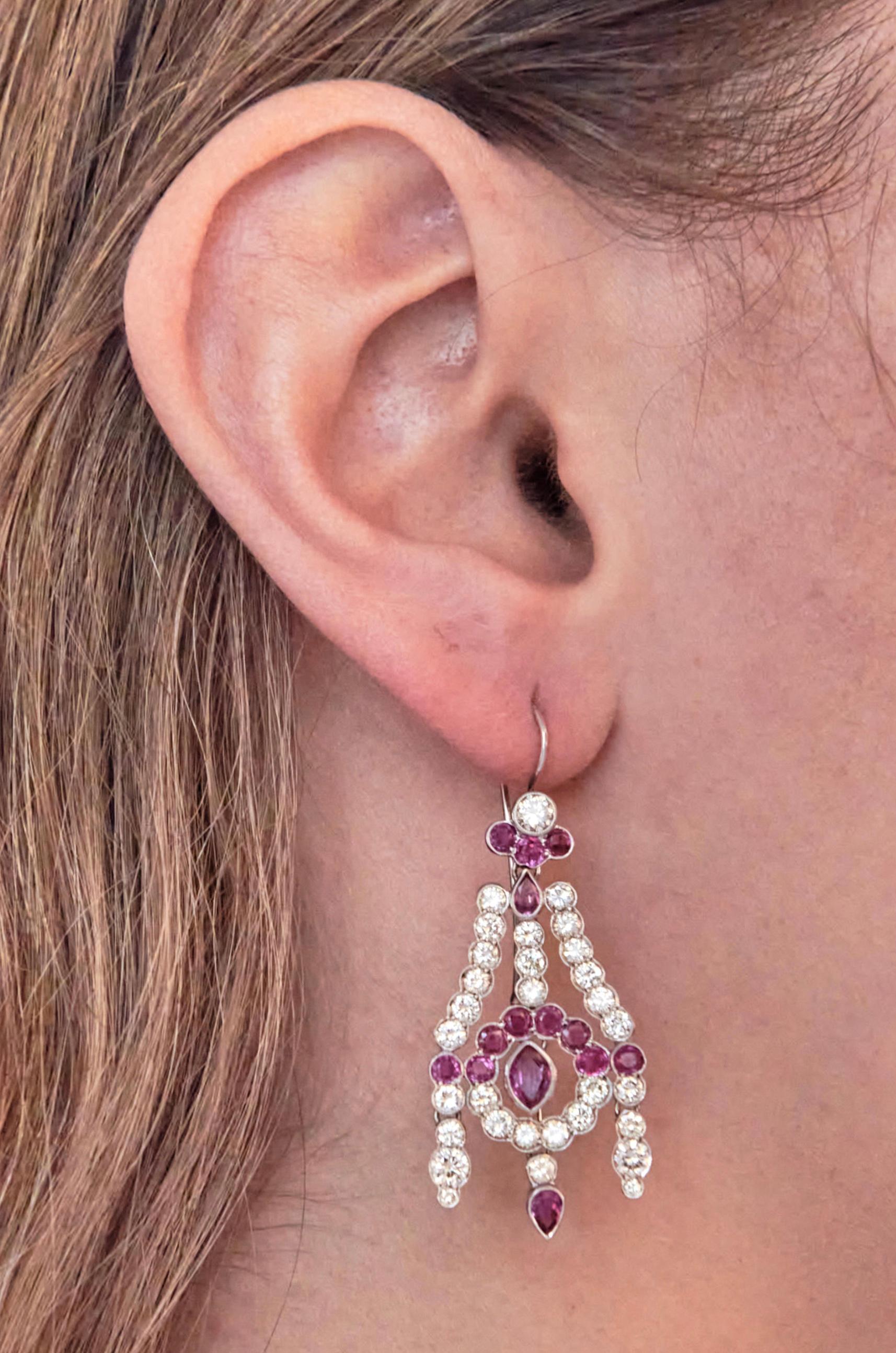Kronleuchter-Ohrringe aus Weißgold, Rubin und Diamant im Angebot 1