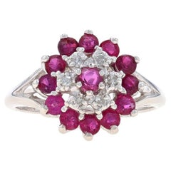 Weißgold Rubin & Diamant Cluster Halo-Ring - 10k rund 1,10ctw Floral