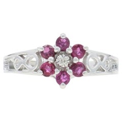 Bague Halo en or blanc avec rubis et diamants - 10k Round .37ctw Floral