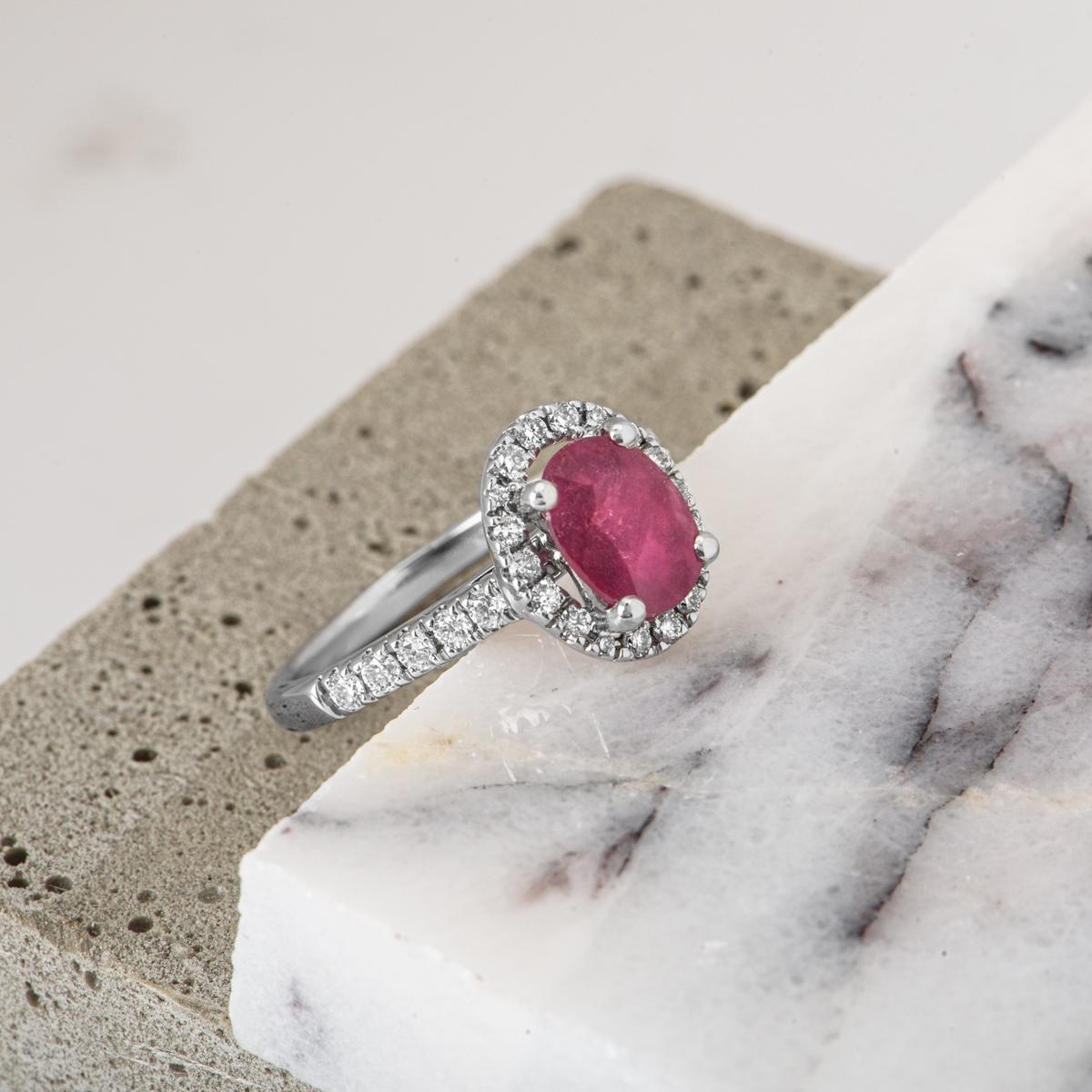 Ring aus Weißgold mit Rubin und Diamant 1,28 Karat im Angebot 1