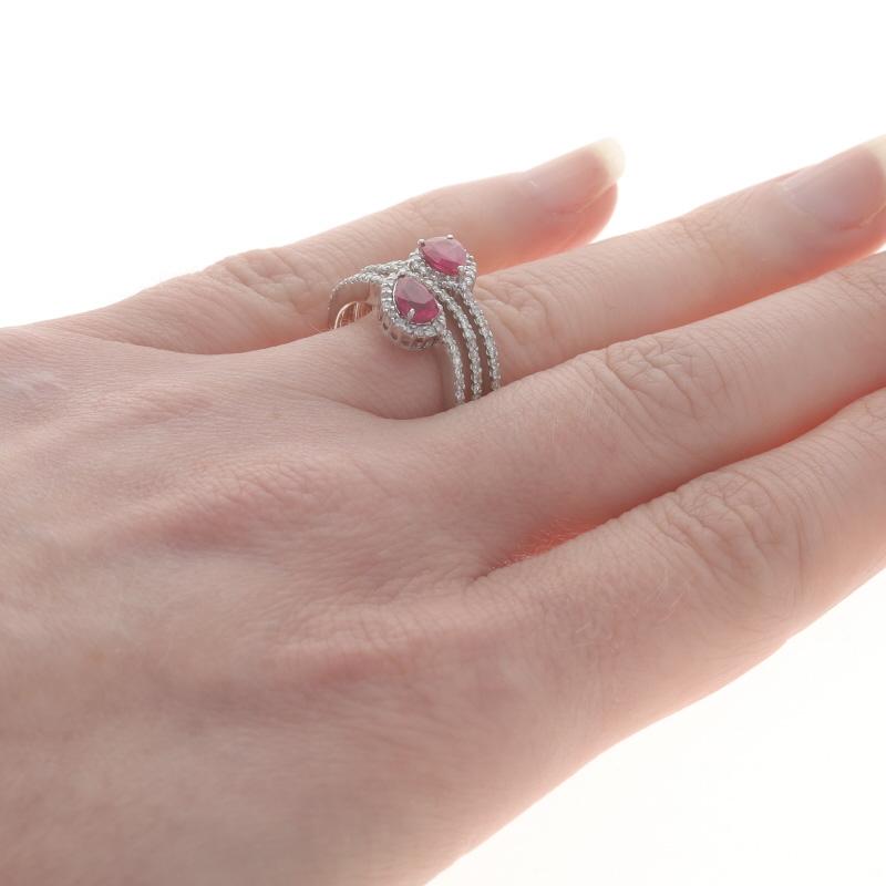 Donna Anello con diamante e rubino in oro bianco - 14k Pear 1.13ctw Two-Stone Halo in vendita