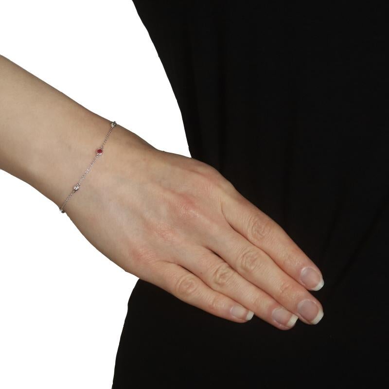 Armband aus Weißgold mit Rubin und Diamanten - 14k rund .27ctw by the Yard Verstellbar (Rundschliff) im Angebot