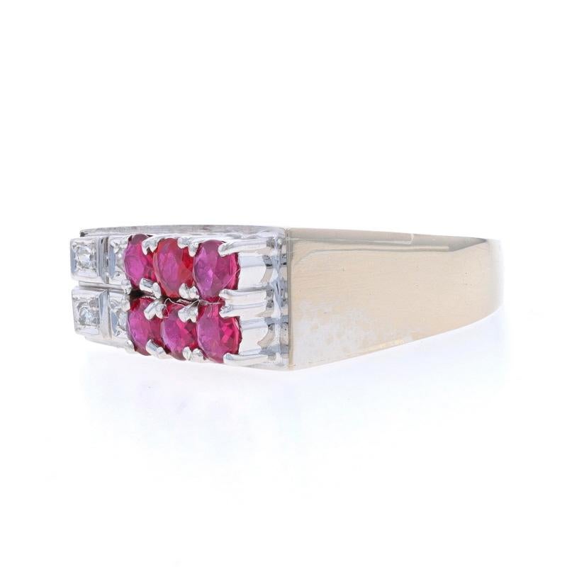 Anello Vintage con rubini e diamanti in oro bianco - 14k Round .88ctw In condizioni ottime in vendita a Greensboro, NC
