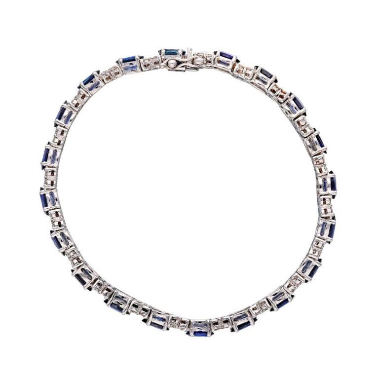 White Gold, Sapphire and Diamond Link Bracelet In Excellent Condition For Sale In New York, US