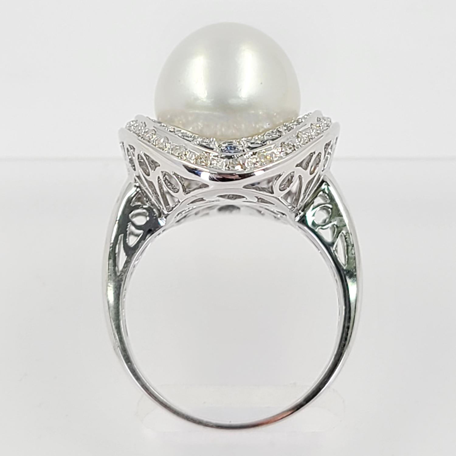 White Gold, Sapphire, and South Sea Pearl Cocktail Ring In Good Condition For Sale In Coral Gables, FL