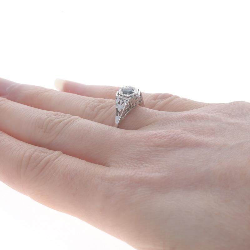 Art Deco Solitär-Ring aus Weißgold mit Saphir - 18k Rd.32ct Vintage Verlobungsring im Zustand „Hervorragend“ im Angebot in Greensboro, NC