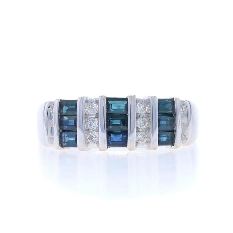 Taille : 7 1/2
Frais de taille : Up&Up pour 35 $ ou Down pour 35 $.

Contenu métallique : Or blanc 14k

Informations sur les pierres

Saphirs naturels
Traitement : Chauffage
Carat(s) : .54ctw
Coupe : Baguette
Couleur : Bleu

Diamants
