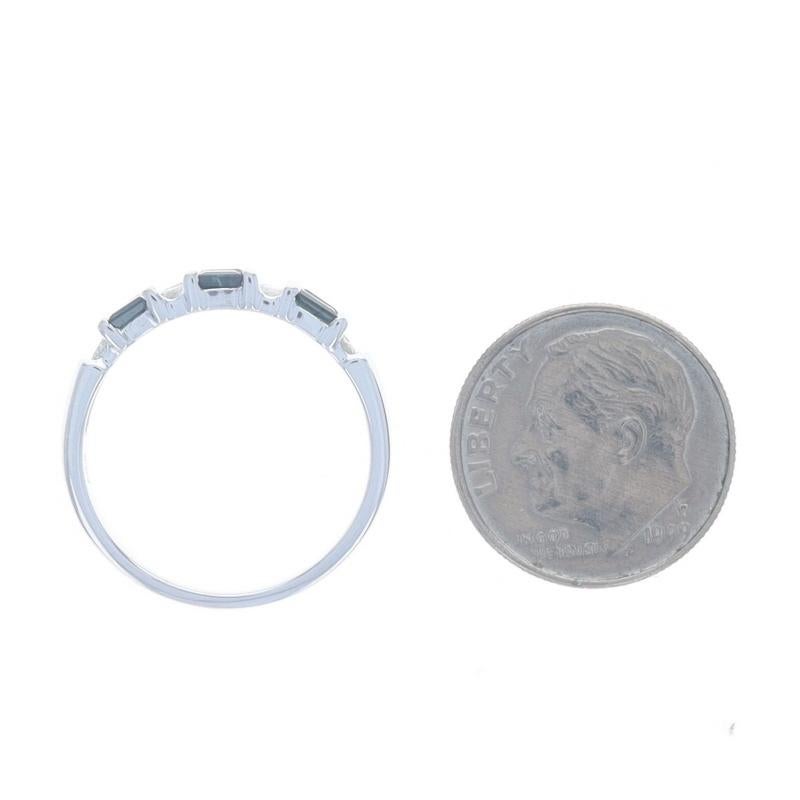 Bracelet en or blanc saphir et diamant - 14k Baguette .69ctw Stripes Ring en vente 2