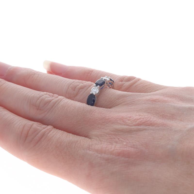 Bracelet en or blanc saphir et diamant - Bague 14k ovale 1.99ctw Pour femmes en vente