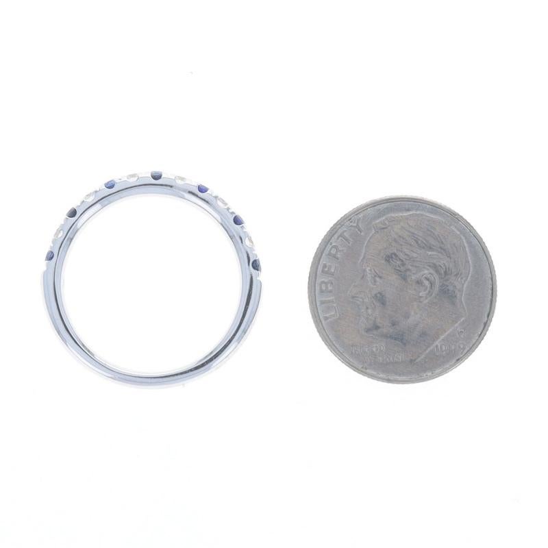 Donna Fascia di diamanti con zaffiro in oro bianco - Anello rotondo da 0,67 ct. in 14 carati con incastonatura francese in vendita