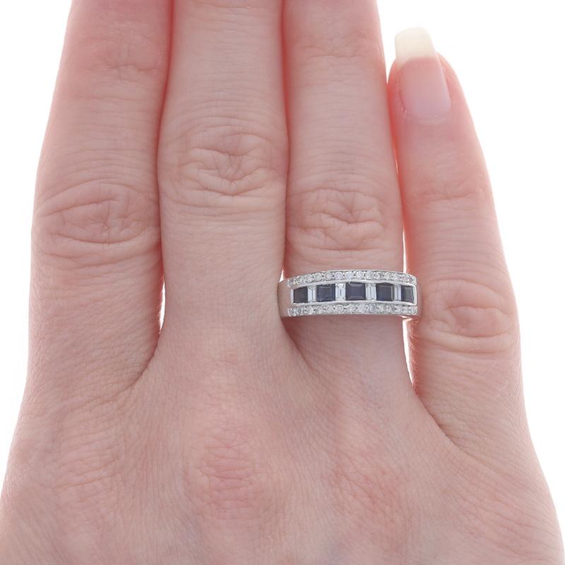 Weißgold Saphir-Diamant-Ring - 14k Quadratischer .84ctw Fünf-Stein-Ring Gr. 8 1/2 (Carréeschliff) im Angebot
